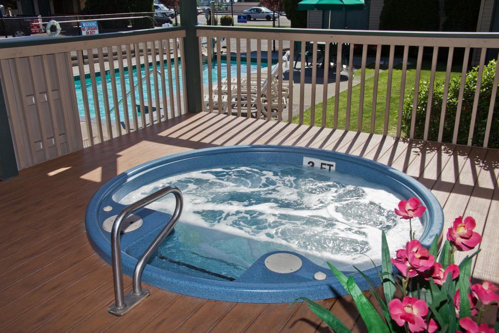 Poulsbo Inn & Suites Exterior photo
