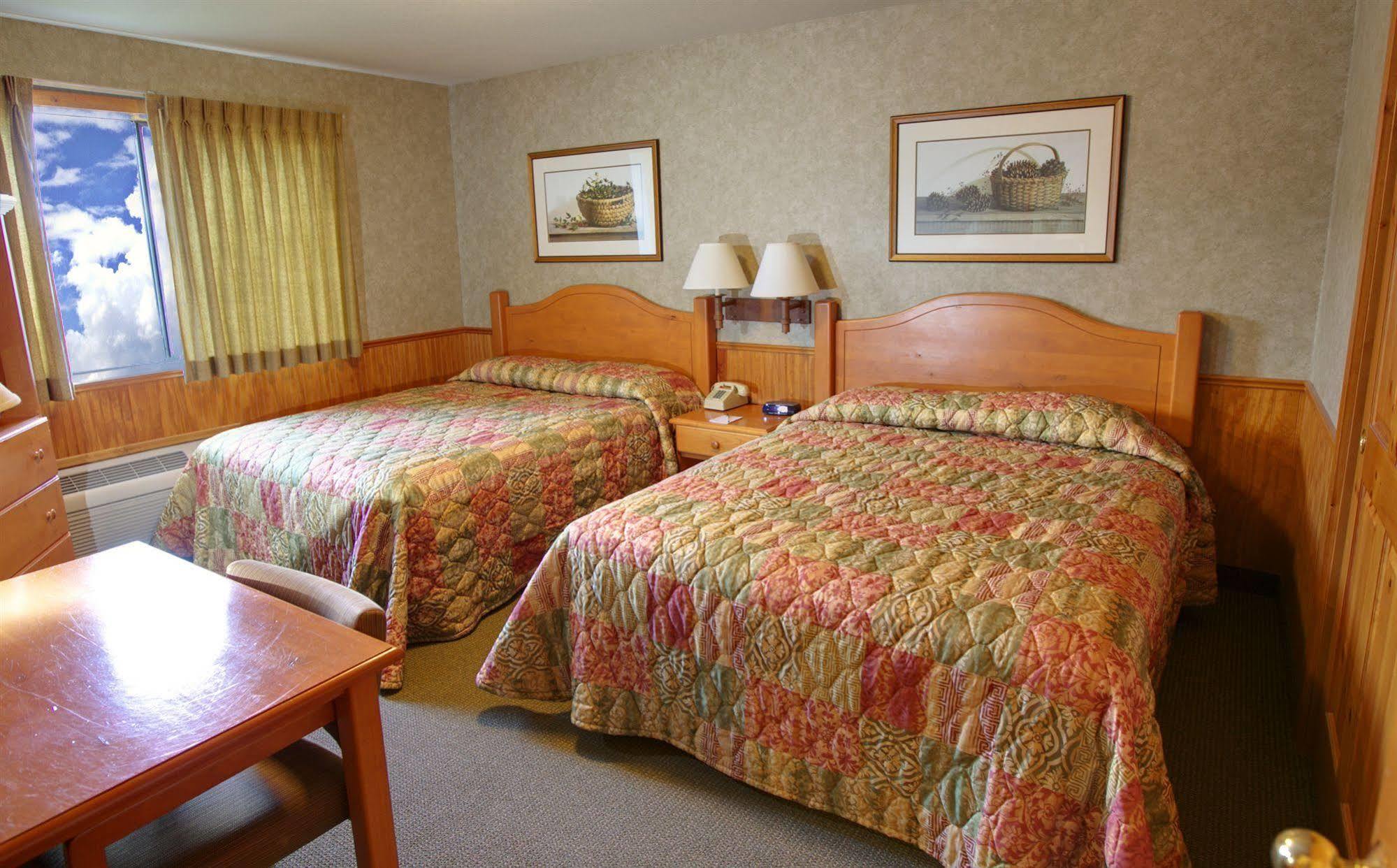 Poulsbo Inn & Suites Exterior photo
