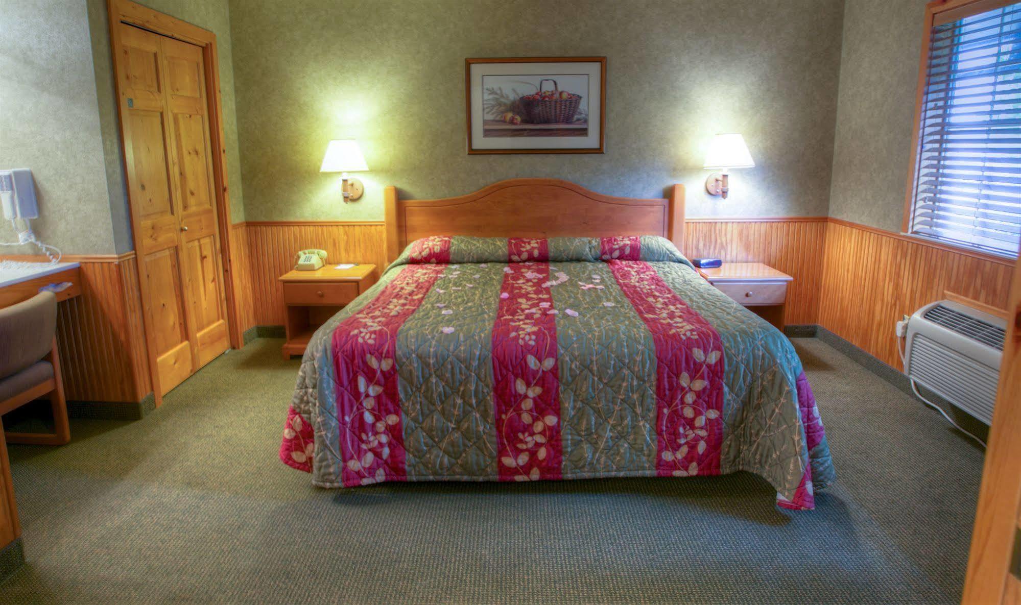 Poulsbo Inn & Suites Exterior photo